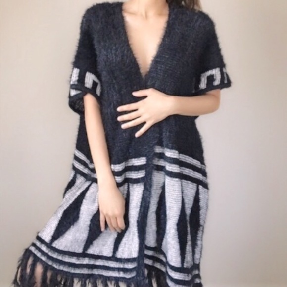 🆕Boho Soft Faux Fur Ivory & Black Fuzzy Open Front Maxi Kimono Cardigan - Picture 2 of 9